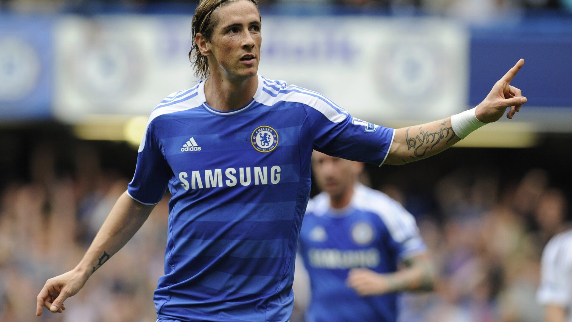 法国足球联赛中场激战，场上火药味十足，法国2020足球比赛